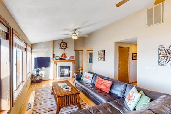 Oceanfront house steps to beach with private hot tub firepit and spectacular view - Image 2
