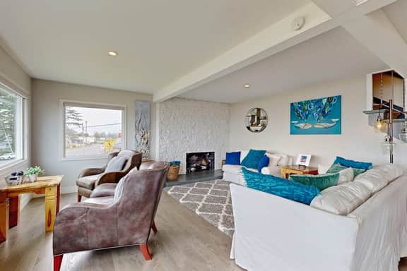 Spectacular Dog Friendly Home with Panoramic Views Free WiFi Game Room Yard - Image 5