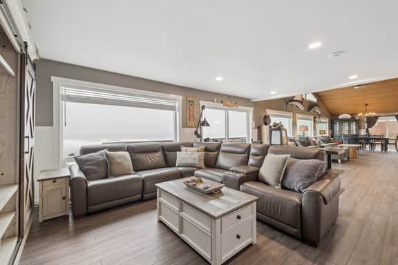 Oceanfront dog friendly house with deck private hot tub and stunning views - Image 2
