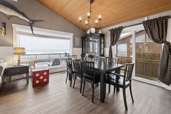 Oceanfront dog friendly house with deck private hot tub and stunning views - Image 4