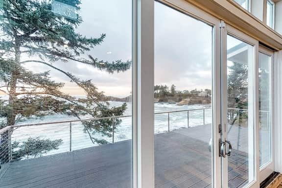 Dreamy oceanfront retreat with spacious deck and high speed WiFi dogs OK - Image 4