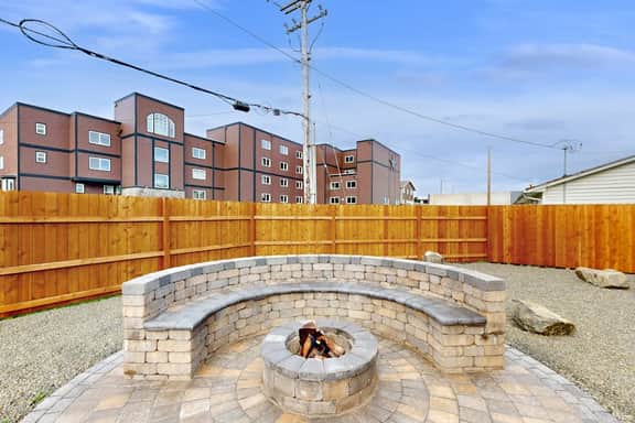 Spacious home close to the beach with peekaboo ocean views fireplaces hot tub - Image 3