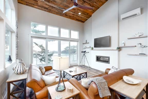 Stunning oceanfront retreat with gourmet kitchen and high speed WiFi dogs welcome - Image 3
