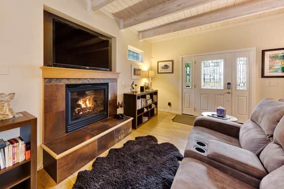 Dog friendly home with enclosed yard game room private hot tub near the beach - Image 3