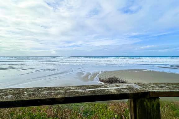 Beautiful home on the ocean with beach views deck bbq WiFi and streaming - Image 3
