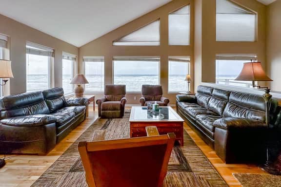 Beautiful home on the ocean with beach views deck bbq WiFi and streaming - Image 4