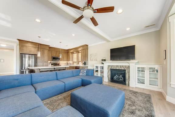 400 Feet to the Beach Gorgeous Home with Hot Tub 2 Decks and 4 Bedroom Suites - Image 4