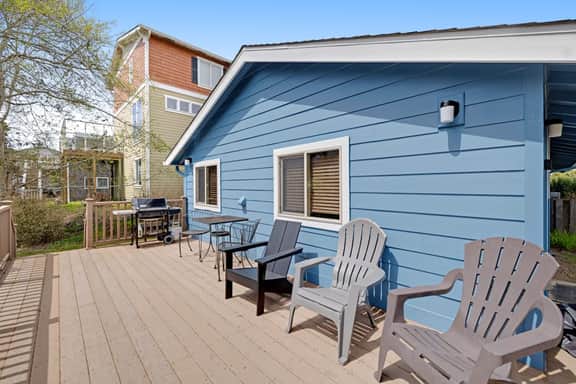 Cozy Dog Friendly Getaway Close to the Beach Includes Deck - Image 5