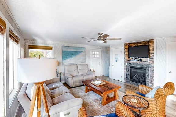 Family friendly house with ocean view and private hot tub walk to beach dogs OK - Image 4