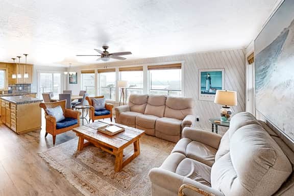 Family friendly house with ocean view and private hot tub walk to beach dogs OK - Image 5