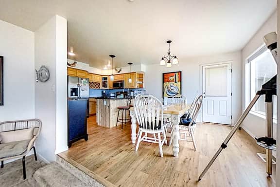 Two Story Dog Friendly Oceanfront Home with Free WiFi and Gas Fireplace - Image 5