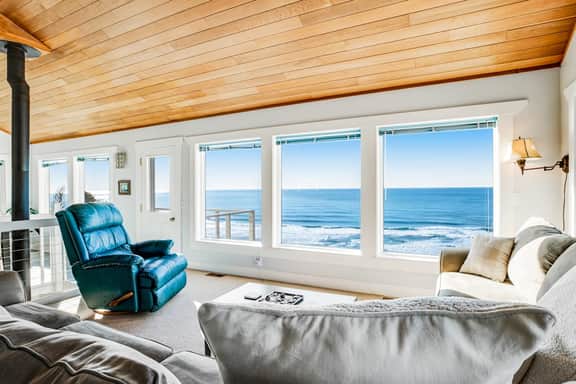 Dog friendly oceanfront home with views fireplace hot tub and washer dryer - Image 3