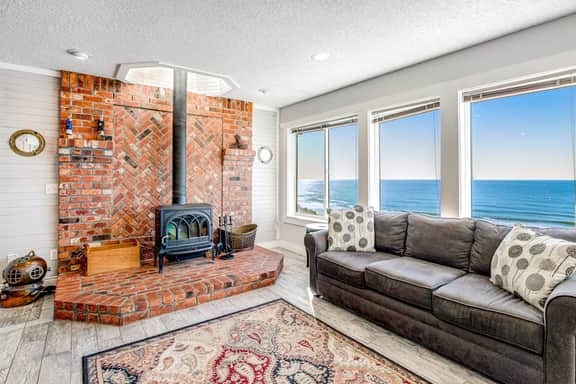 Dog friendly oceanfront home with views fireplace hot tub and washer dryer - Image 2