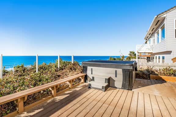 Dog friendly oceanfront home with views fireplace hot tub and washer dryer - Image 5