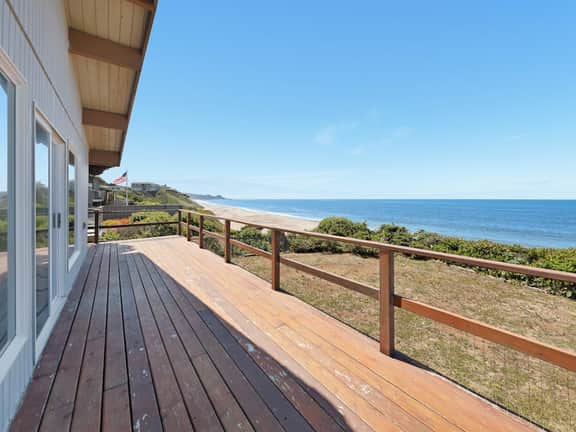 Charming Oceanfront Home with Nearby Beach Access and Amazing Ocean Views - Image 4
