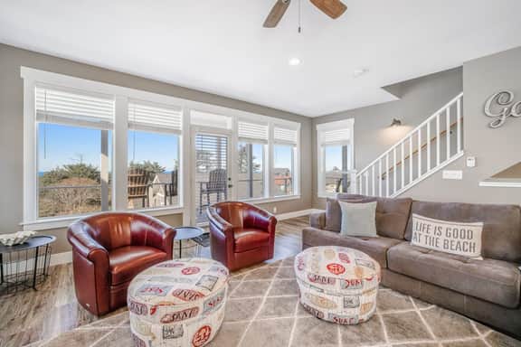 Gorgeous Ocean View Home with Private Hot Tub Fast WiFi Gas Fireplaces and with D - Image 4