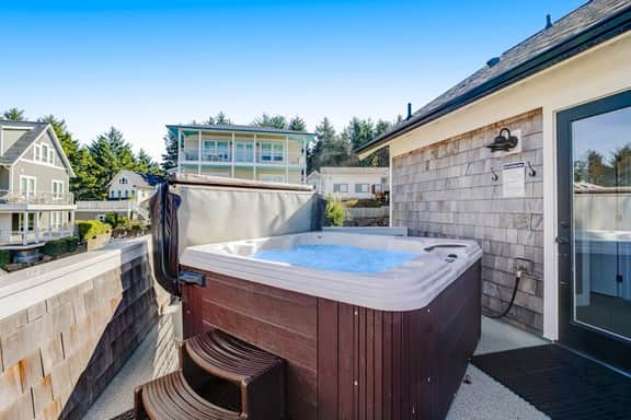Gorgeous Ocean View Home with Private Hot Tub Fast WiFi Gas Fireplaces and with D - Image 5