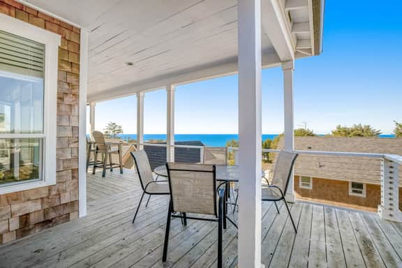 Gorgeous Ocean View Home with Private Hot Tub Fast WiFi Gas Fireplaces and with D - Image 3