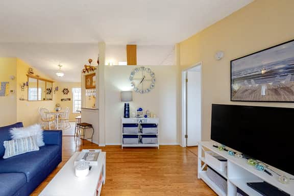 Lighthouse Inspired Home with Ocean Views Gas Fireplace Fast WiFi 2 Dogs OK - Image 5