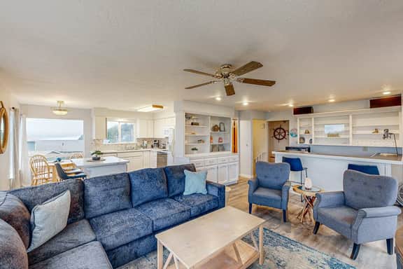 Cozy house close to beach hot tub and ocean views - Image 4