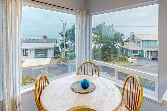 Cozy house close to beach hot tub and ocean views - Image 5