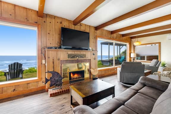 Charming Oceanfront House with Gorgeous Water Views and Beach Access - Image 4
