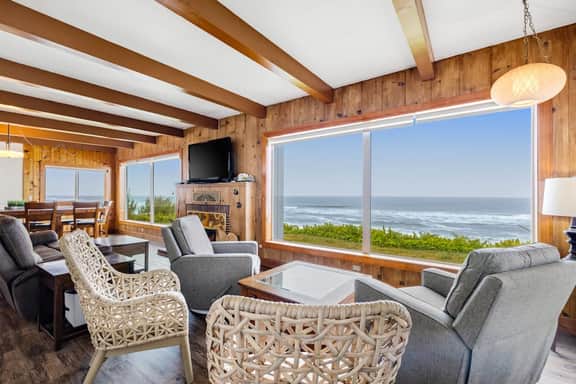 Charming Oceanfront House with Gorgeous Water Views and Beach Access - Image 3