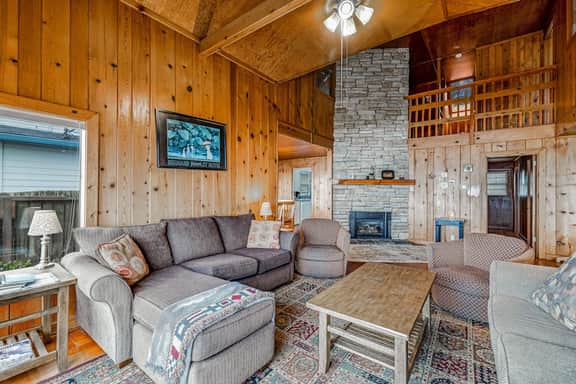 Coastal gem with ocean views easy walk to beach and WiFi - Image 4