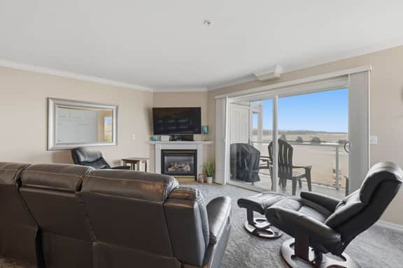 Waterfront Corner Condo with Fireplace and Ocean Views Close to Beach and Bay - Image 5