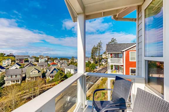 Beautiful and spacious oceanview home with hot tub and foosball table - Image 2