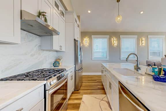 Beautiful and spacious oceanview home with hot tub and foosball table - Image 3