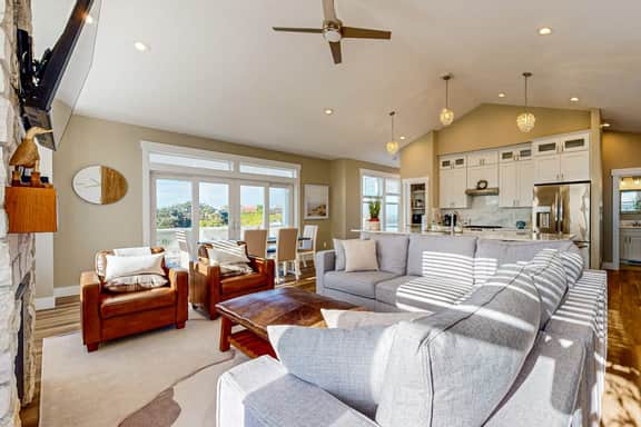 Beautiful and spacious oceanview home with hot tub and foosball table - Image 4
