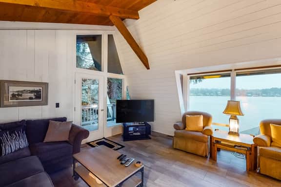 Lakefront house with private dock firepit and sunset views - Image 2