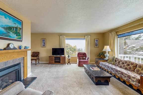 Cozy Oceanview Home with the Best Vistas in Road s End Dogs Welcome - Image 5