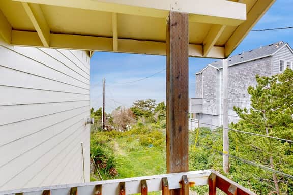 Welcoming Studio with Ocean View and Nearby Beach Access Dogs OK - Image 2