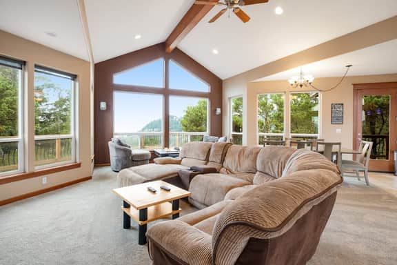 Spacious Oceanside Home with Private Hot Tub and Pacific Views Dog Friendly - Image 2