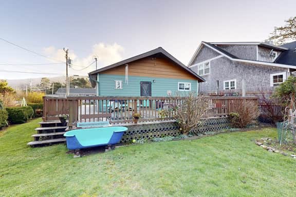 Two Blocks to Beach Vintage House with Tranquil Garden - Image 5