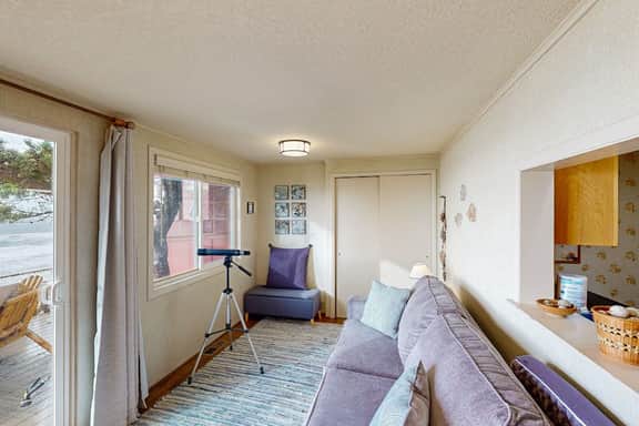 Oceanfront dog friendly home with 180 degree view deck and great location - Image 5