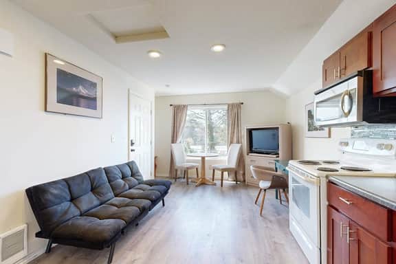 Great for Big Groups Three Dog Friendly Condos Lovely Views Walk to Beach - Image 3