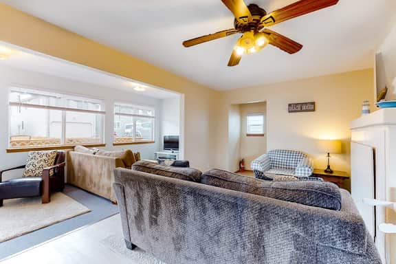 Ocean view home with prime walkable location near beach and town 2 dogs OK - Image 3
