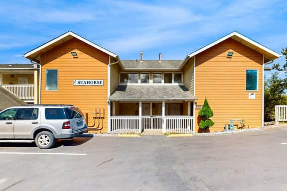 Lower Level Studio with Ocean Views and Easy Beach Access Dog Friendly - Image 2