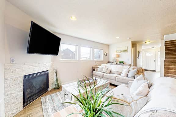 Stunning home with fireplace firepit and central AC short walk to the beach - Image 3