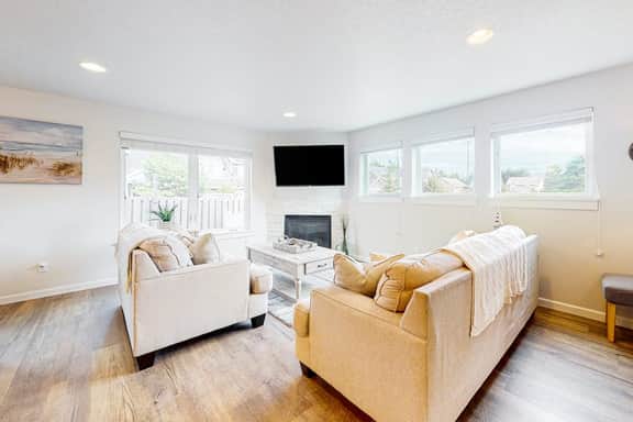 Stunning home with fireplace firepit and central AC short walk to the beach - Image 4