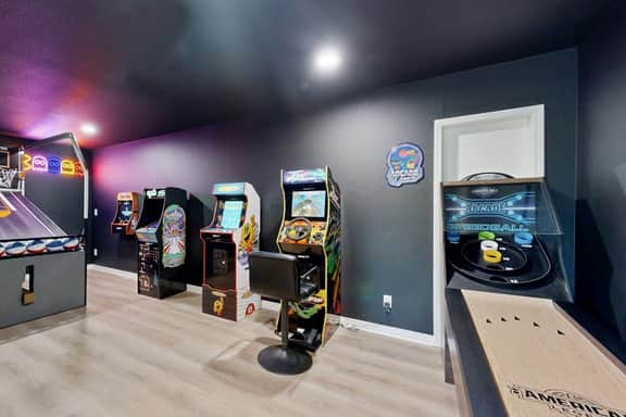 Everything Remodeled Water View Private Hot Tub WiFi Game Room - Image 4