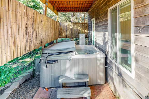 Everything Remodeled Water View Private Hot Tub WiFi Game Room - Image 3