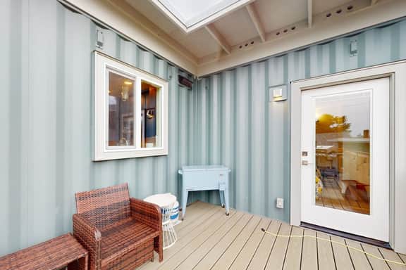 Dog friendly brand new shipping container home steps from the beach - Image 4