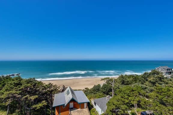 Dog-Friendly Group Stays Near Lincoln City Beach - Image 2