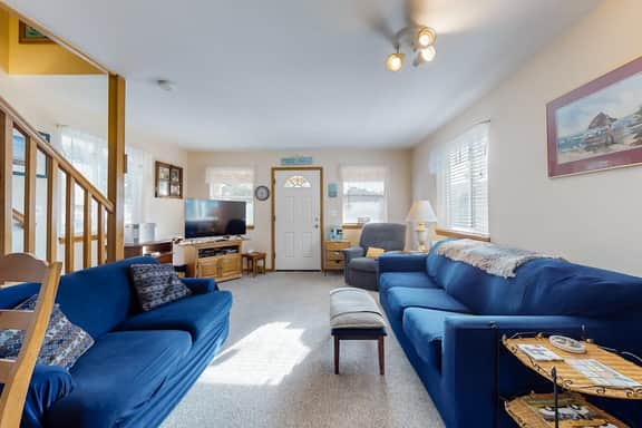 Charming house with tranquil setting near the beach - Image 3