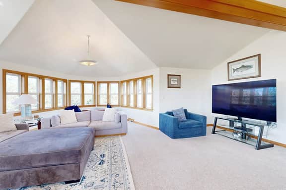 Coastal estate with private hot tub enclosed yard firepit and game room - Image 5