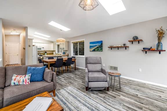 Home with gas fireplace washer dryer and 2 outdoor spaces walk to beach - Image 5